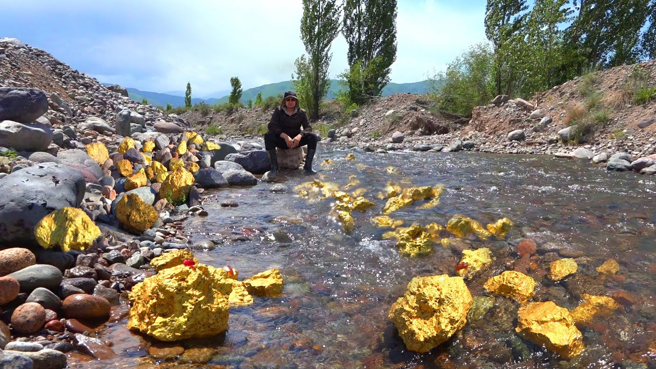 Découverte des richesses de la rivière au trésor : une récompense en or, pépites et rubis