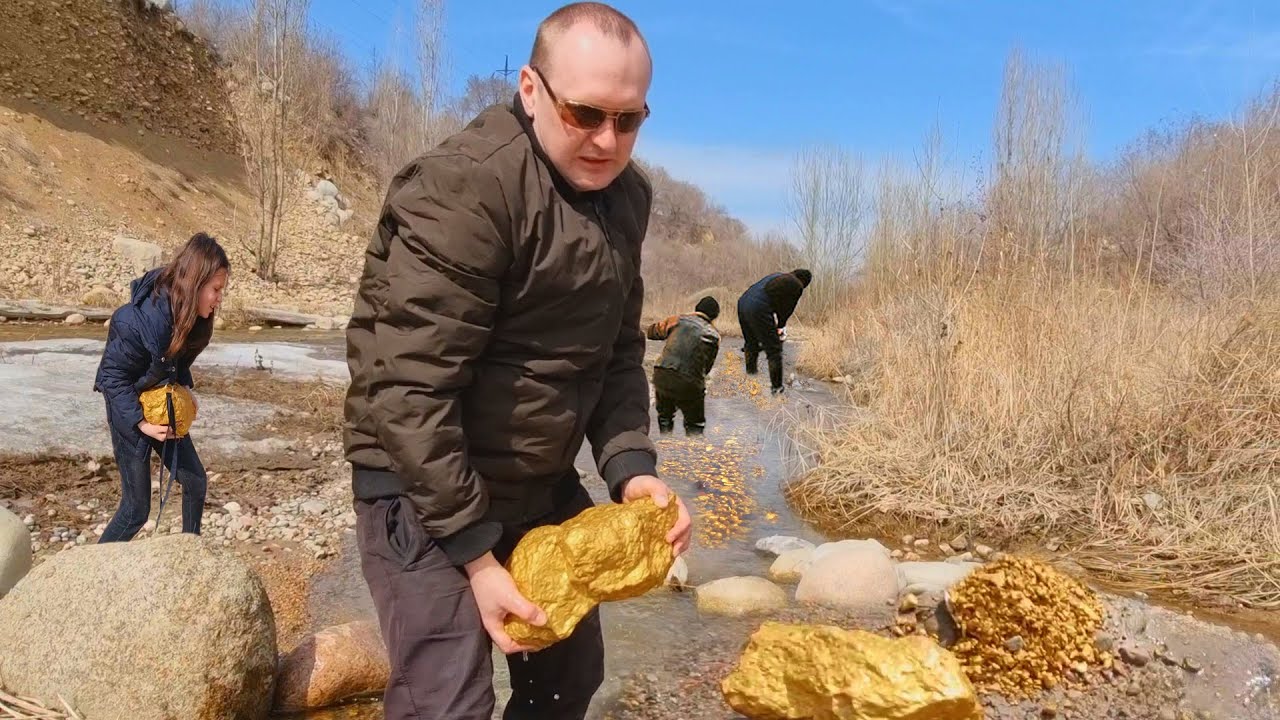 Incroyable découverte : un jeune aventurier trouve de l'or avec une pépite de 90 kg !
