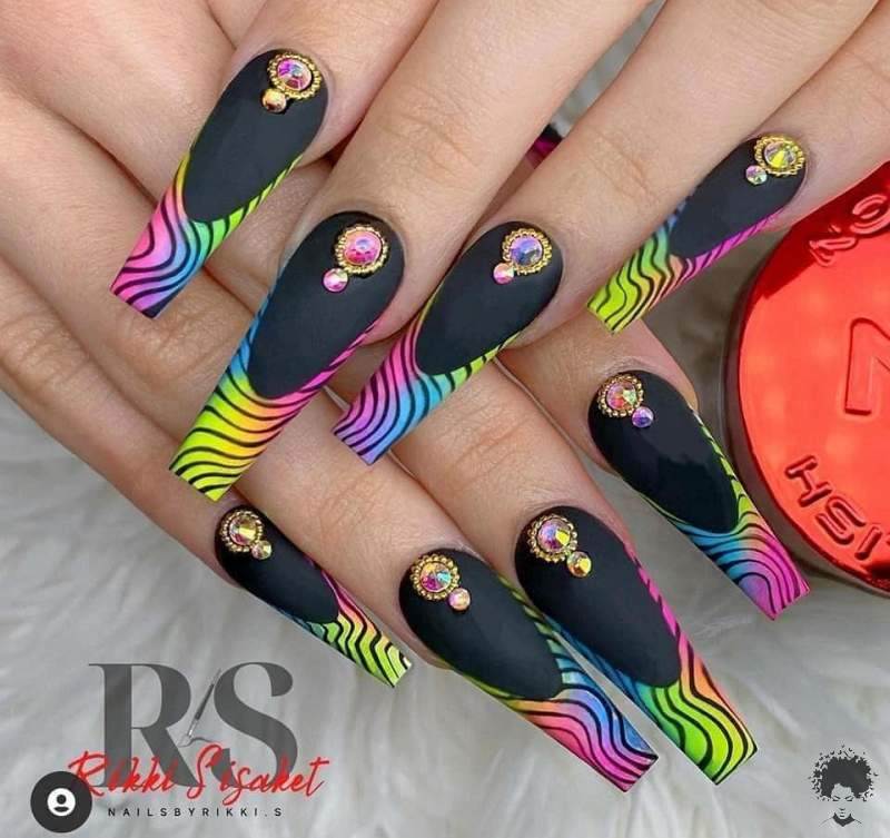 27 encantadores diseños de uñas con arcoíris que te traerán alegría
